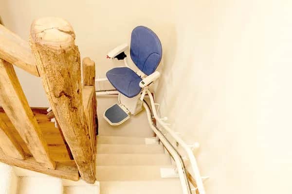 Treppenlift für kurvige Treppen kaufen in Bremen