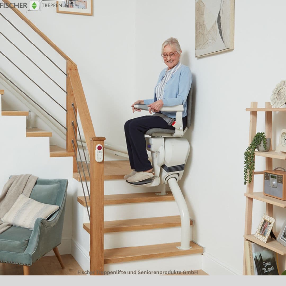 Platinum Ergo Ultimate Treppenlift – ideal für enge, kurvige und steile Treppen. Platzsparend dank Smart-Start ohne Klappschiene. Jetzt beraten lassen!