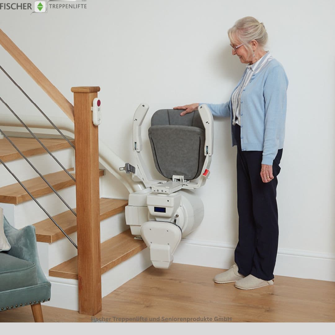 Platinum Ergo Ultimate Treppenlift – ideal für enge, kurvige und steile Treppen. Platzsparend dank Smart-Start ohne Klappschiene. Jetzt beraten lassen!