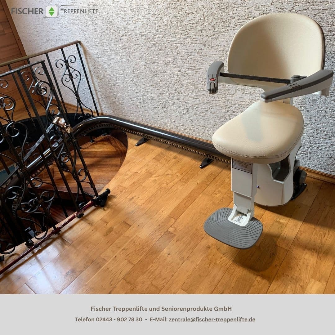 Treppenlift für sehr schmale Treppen – Flow X als Lösung für enge Kurven & steile Treppen