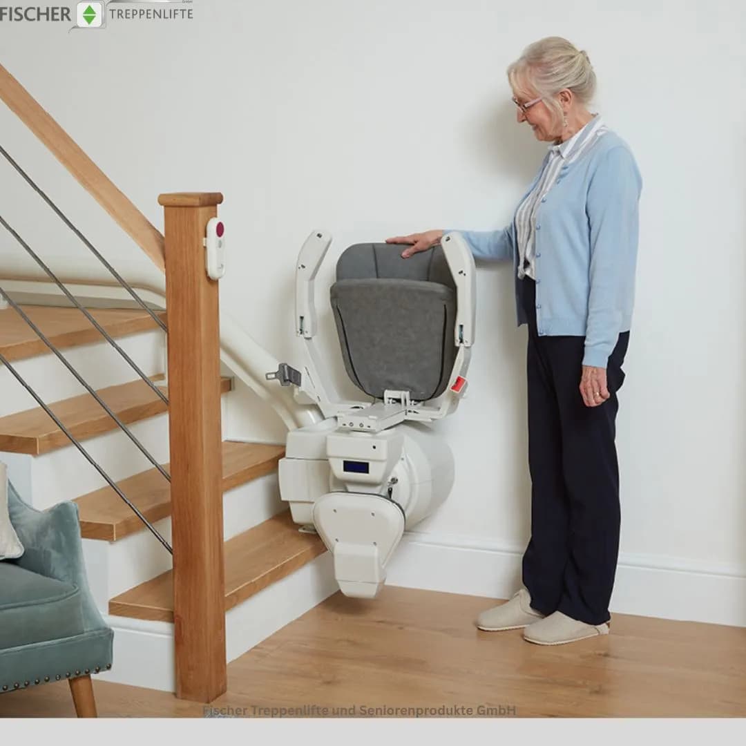 Platinum Ergo Ultimate Treppenlift – ideal für enge, kurvige und steile Treppen. Platzsparend dank Smart-Start ohne Klappschiene. Jetzt beraten lassen!